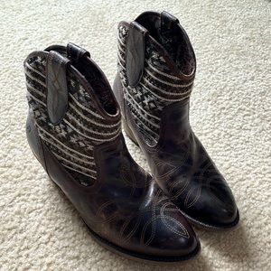 Ariat Meadow, Ankle cowboy boots 9B, brown